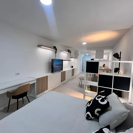 Sunny Apto Castle Harbour